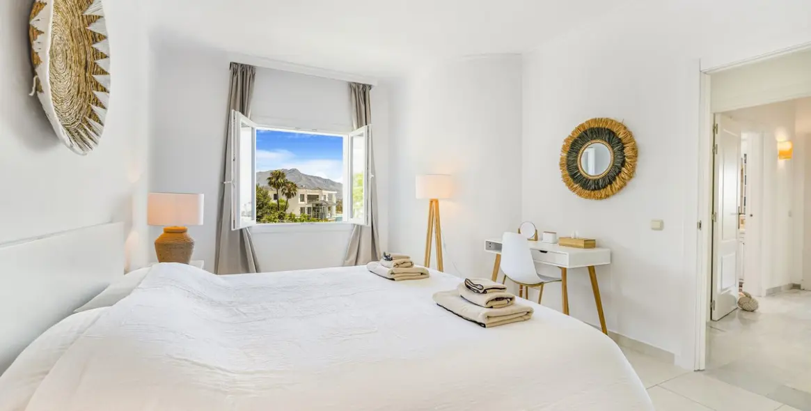 Short-term rent of detached villa in El Paraiso 32