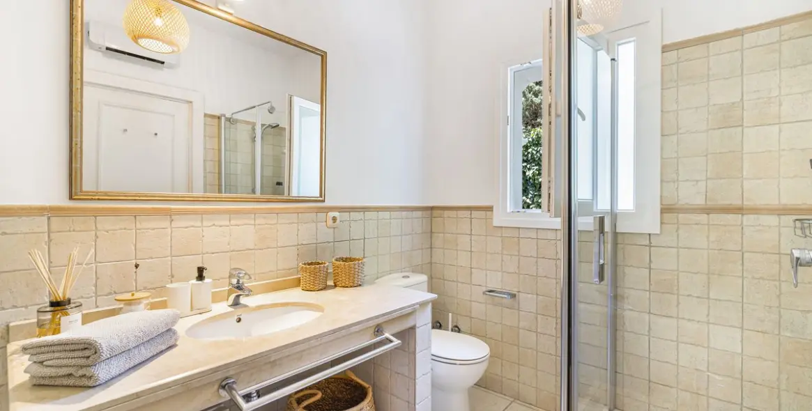 Short-term rent of detached villa in El Paraiso 34