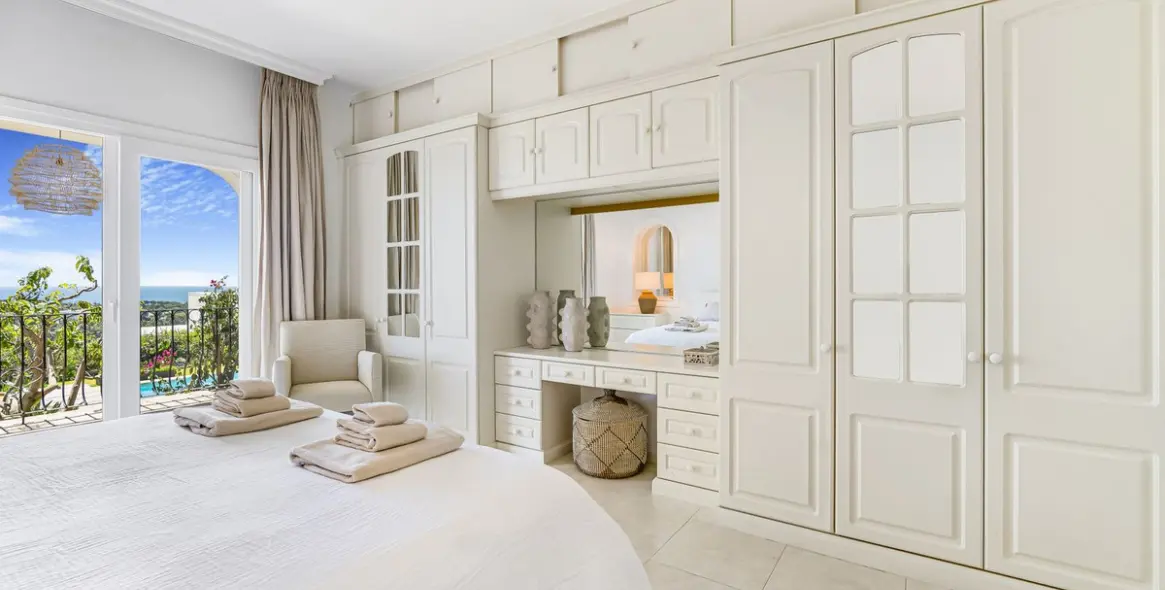 Short-term rent of detached villa in El Paraiso 38