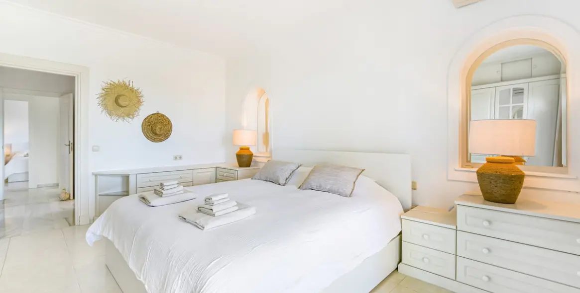 Short-term rent of detached villa in El Paraiso 39