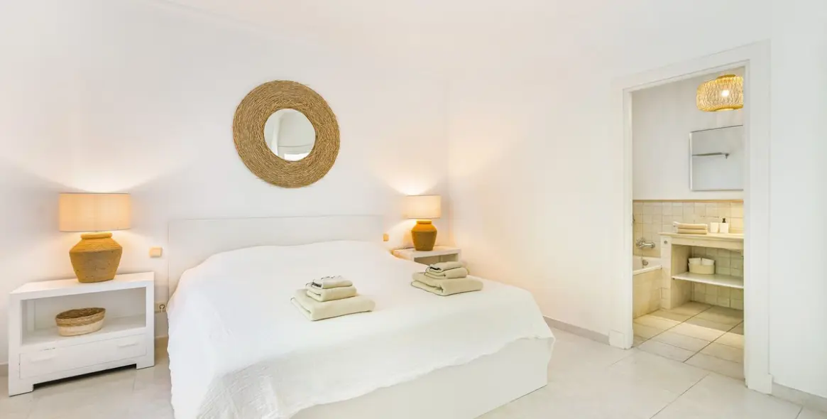 Short-term rent of detached villa in El Paraiso 41