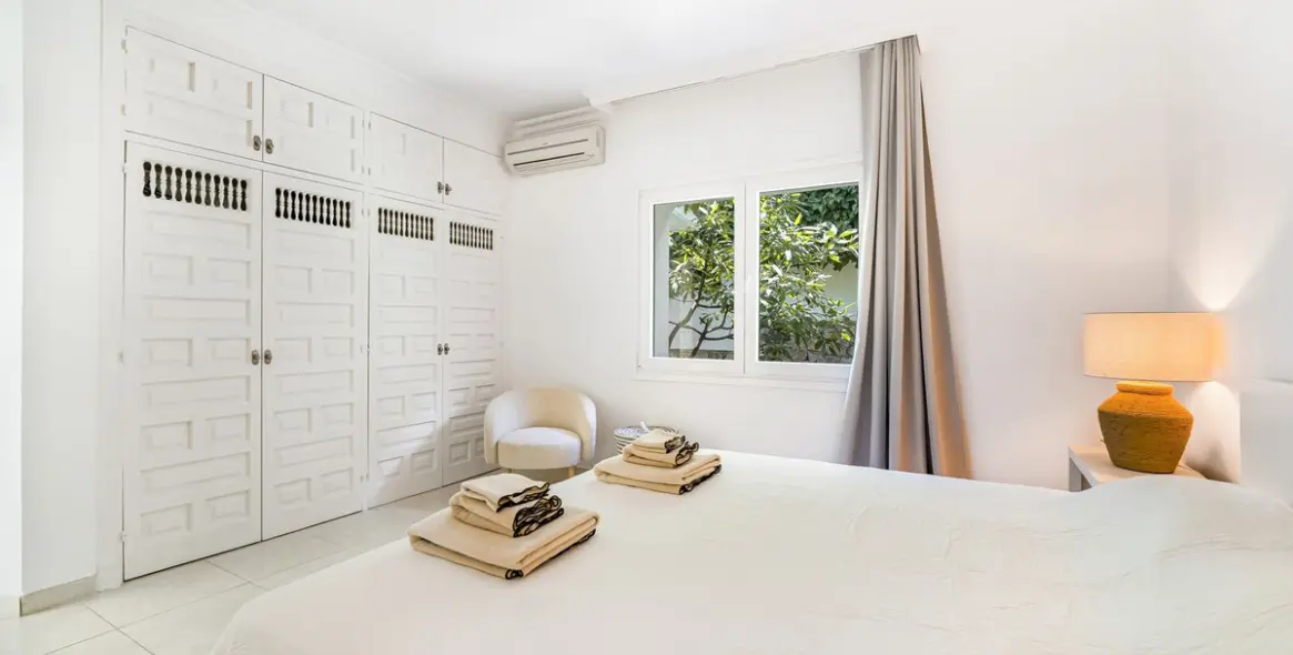 Short-term rent of detached villa in El Paraiso 42