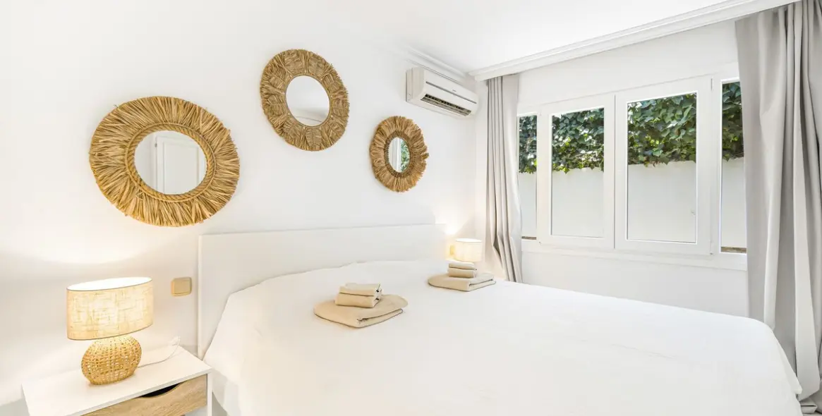 Short-term rent of detached villa in El Paraiso 45