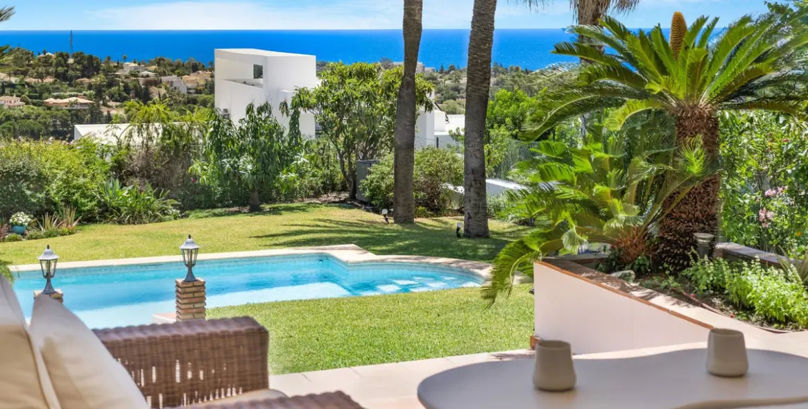 Short-term rent of detached villa in El Paraiso 51