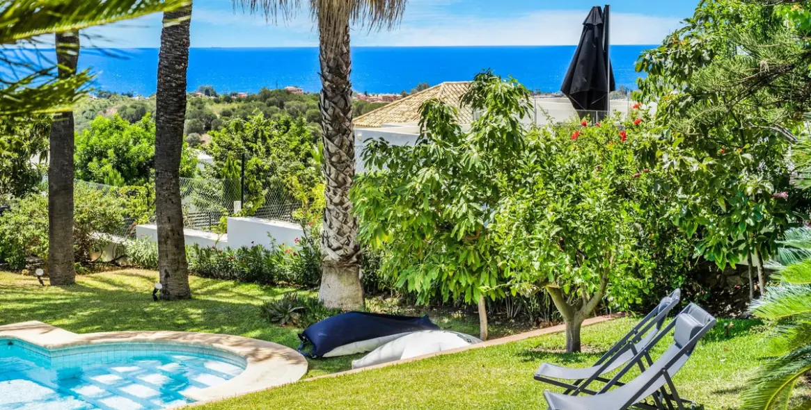 Short-term rent of detached villa in El Paraiso 57