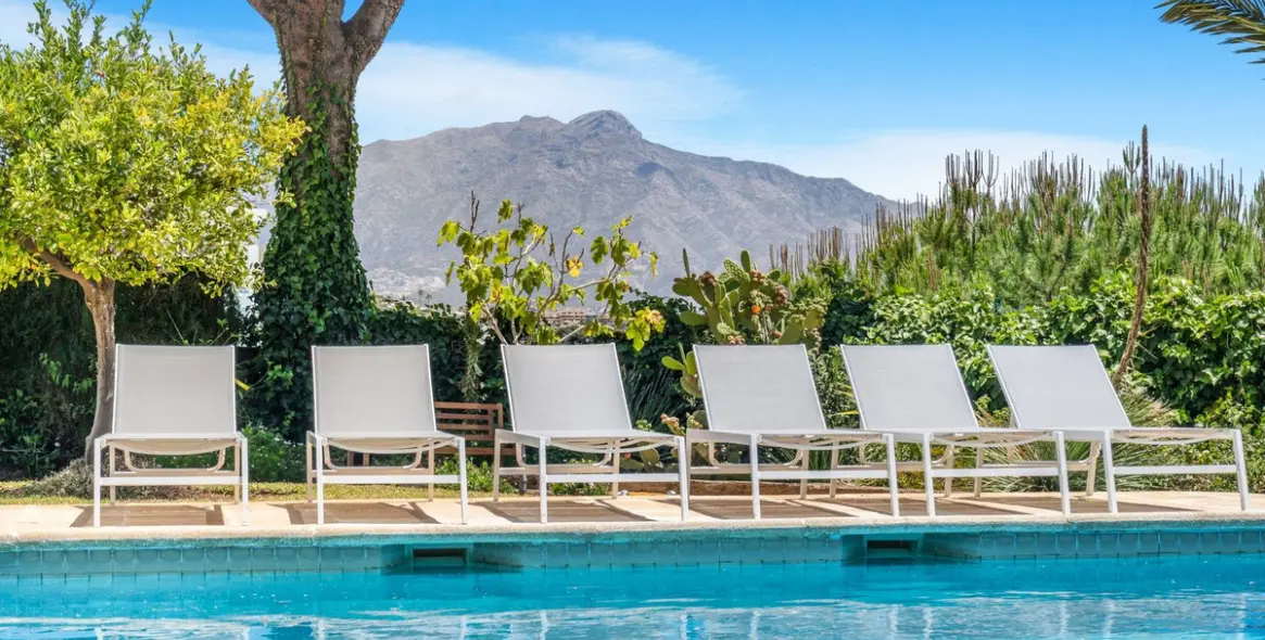 Short-term rent of detached villa in El Paraiso 59