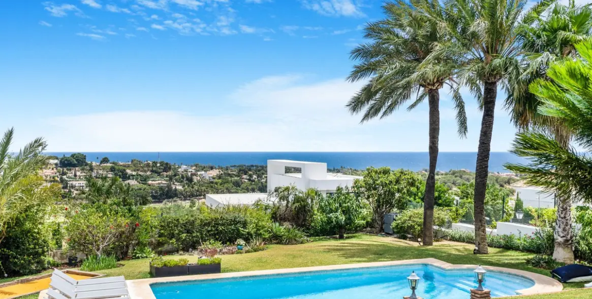 Short-term rent of detached villa in El Paraiso 69