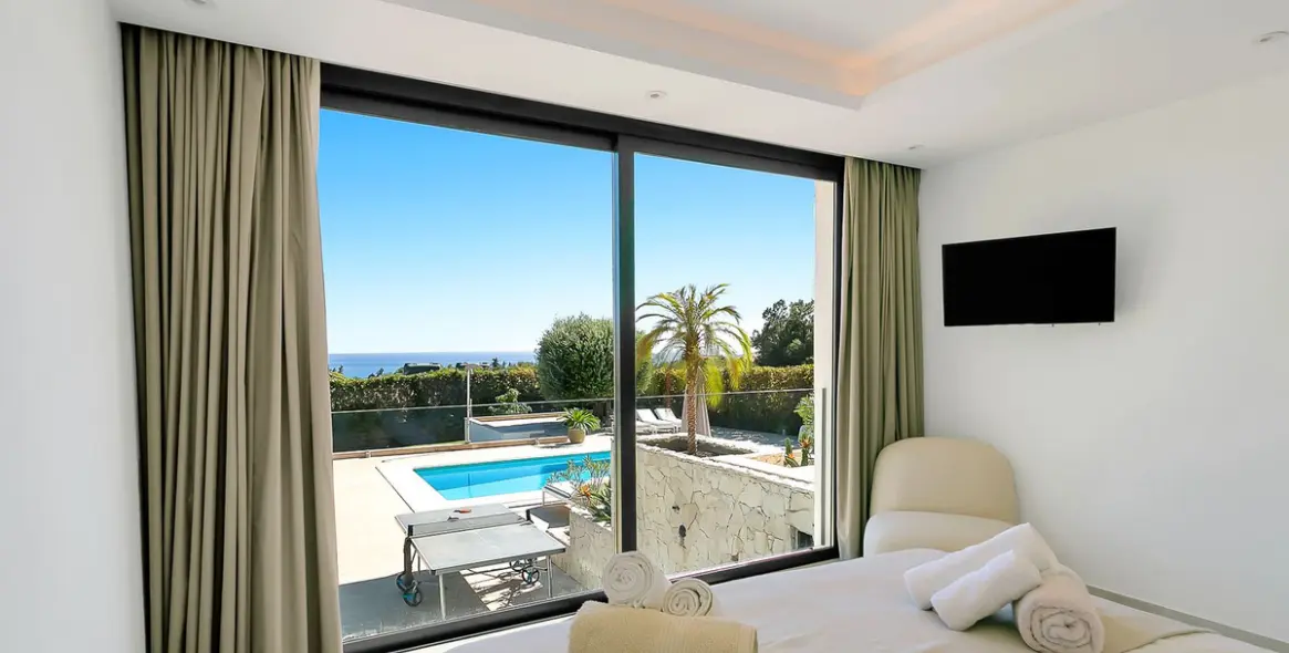 Short-term rent of detached villa in Cabopino 69