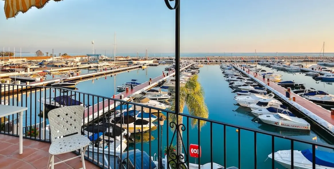 Short-term rent of middle floor apartment in Puerto Banús 2