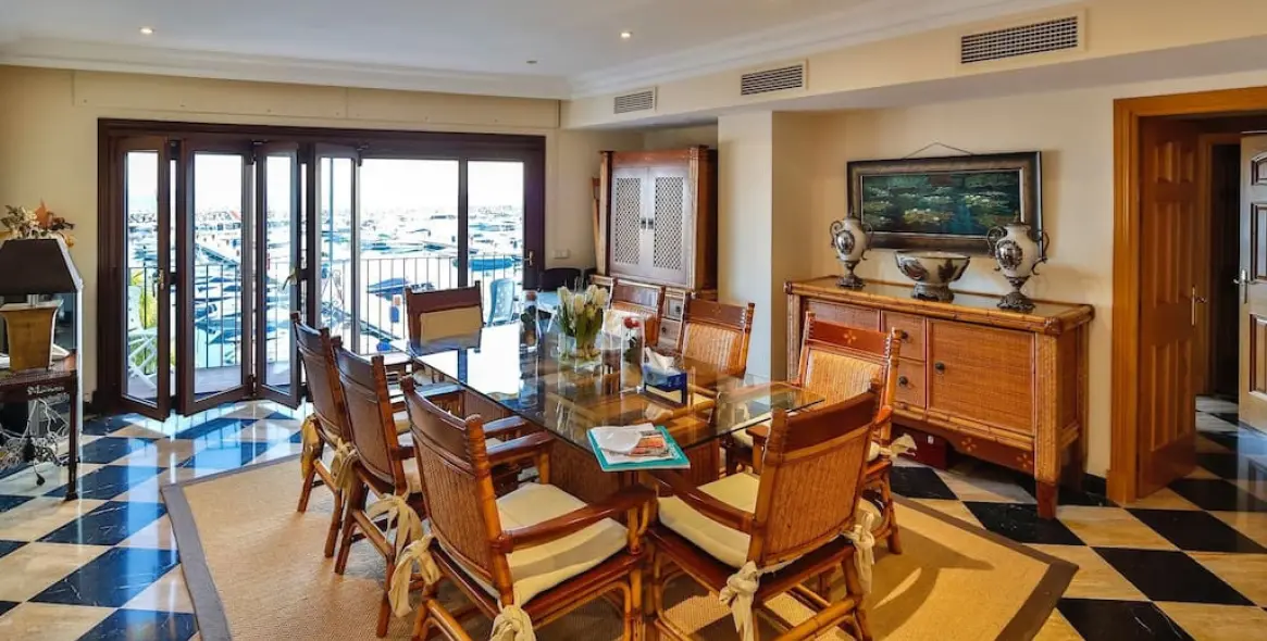 Short-term rent of middle floor apartment in Puerto Banús 3