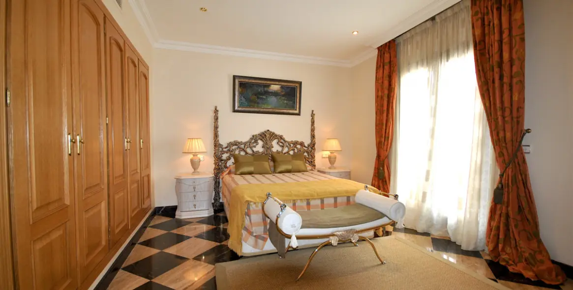 Short-term rent of middle floor apartment in Puerto Banús 6