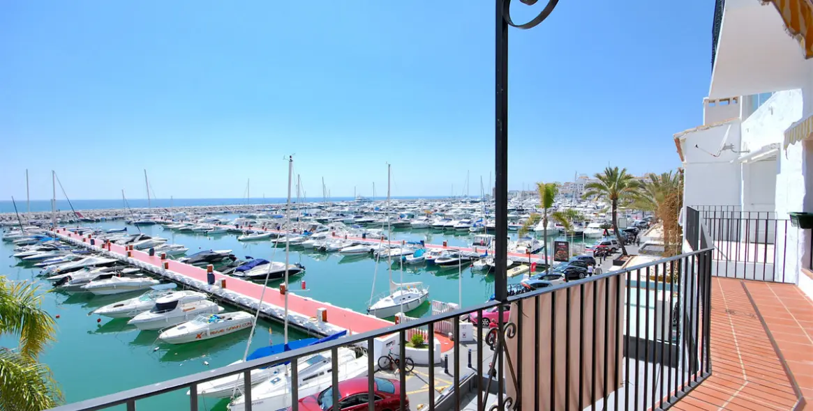 Short-term rent of middle floor apartment in Puerto Banús 8