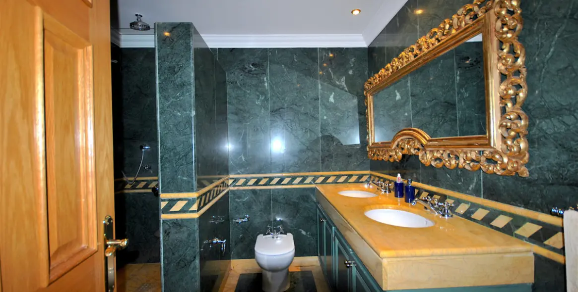 Short-term rent of middle floor apartment in Puerto Banús 13