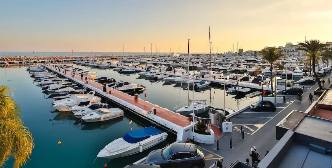 Short-term rent of middle floor apartment in Puerto Banús 15