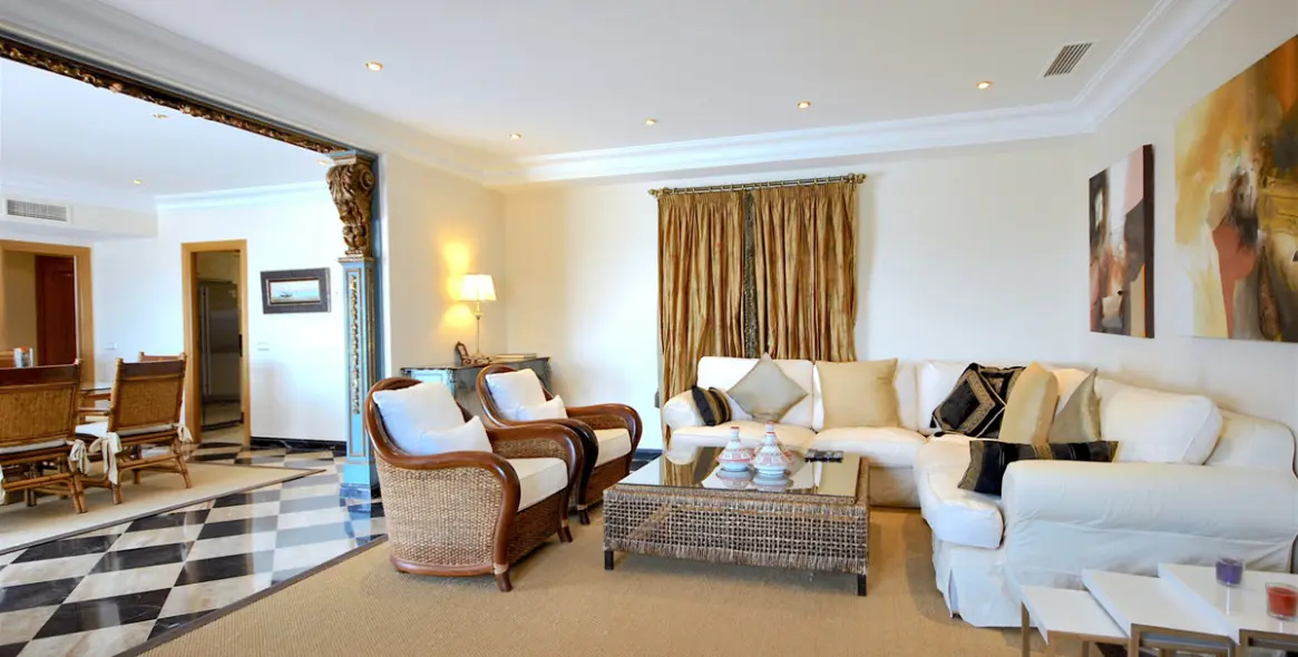 Short-term rent of middle floor apartment in Puerto Banús 10