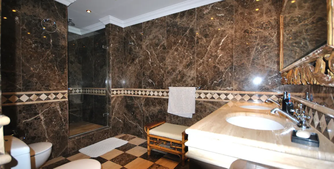 Short-term rent of middle floor apartment in Puerto Banús 11