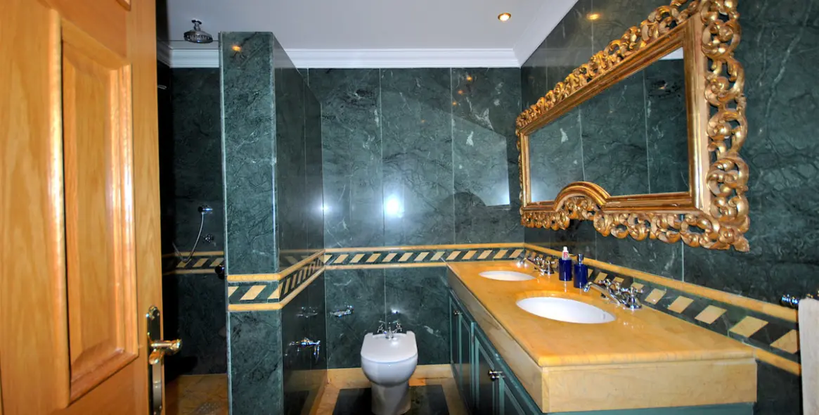 Short-term rent of middle floor apartment in Puerto Banús 13