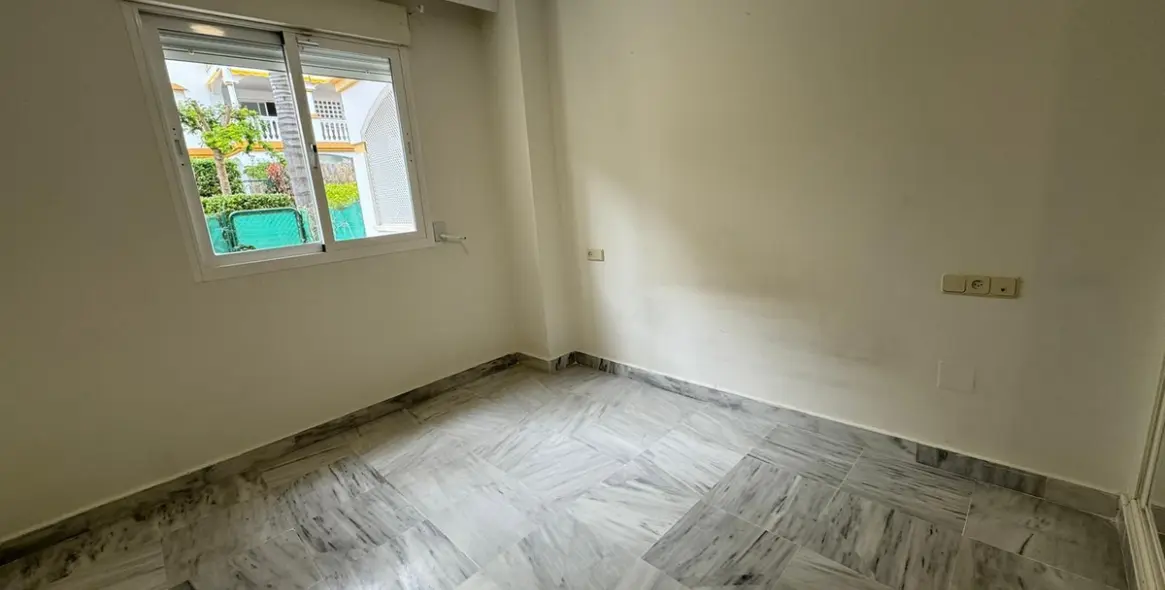 Long-term rent of ground floor apartment in Nueva Andalucía 5