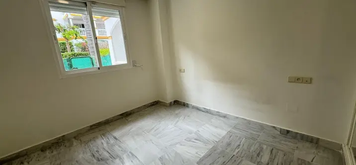 Long-term rent of ground floor apartment in Nueva Andalucía 4