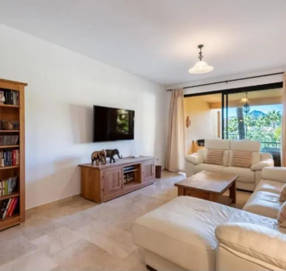 Long-term rent of middle floor apartment in Diana Park