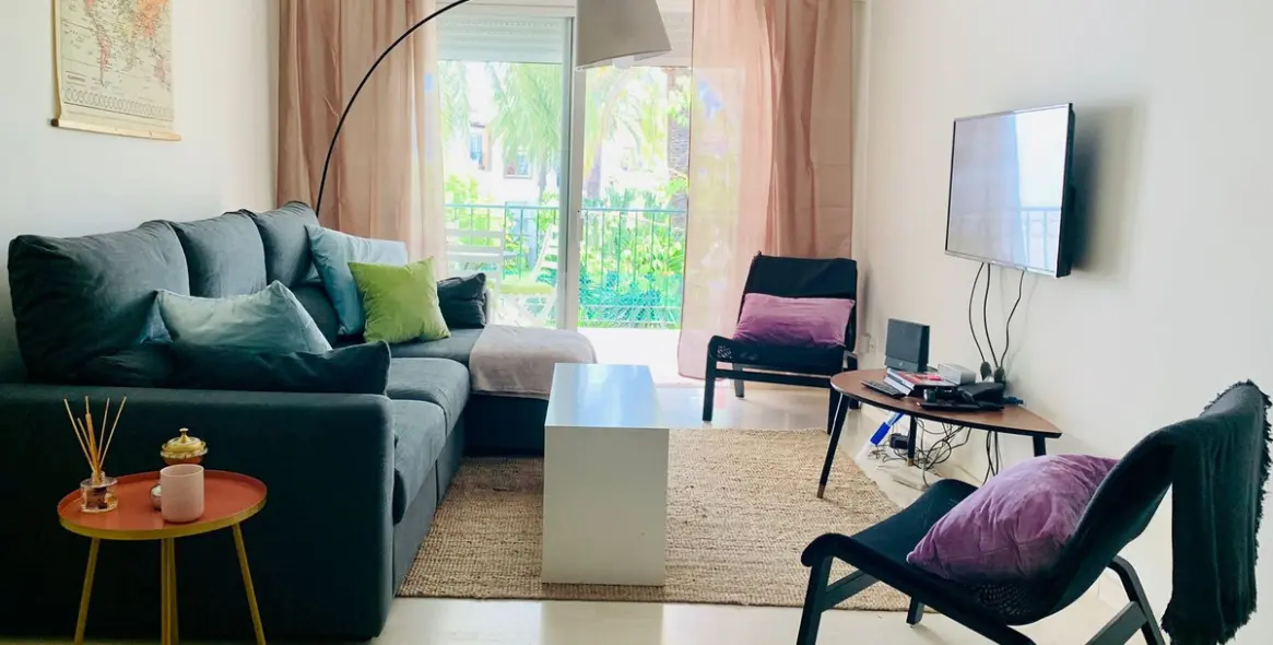 Long-term rent of middle floor apartment in New Golden Mile 1