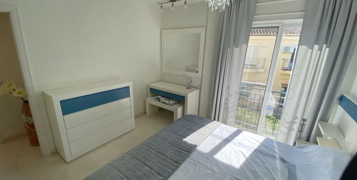 Long-term rent of middle floor apartment in New Golden Mile 5