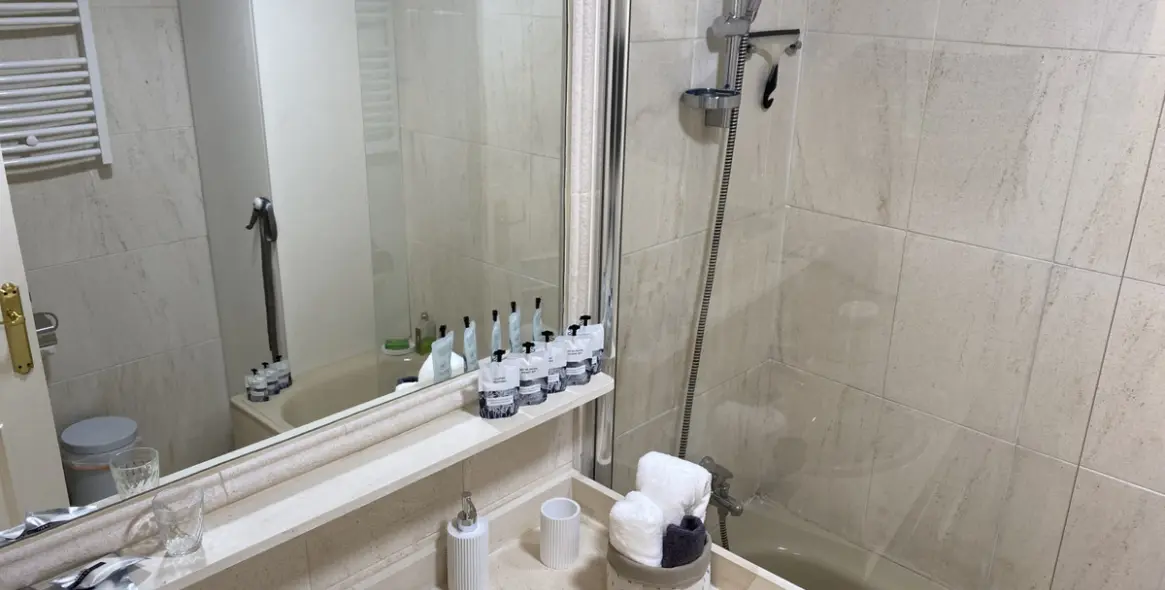 Long-term rent of middle floor apartment in New Golden Mile 6