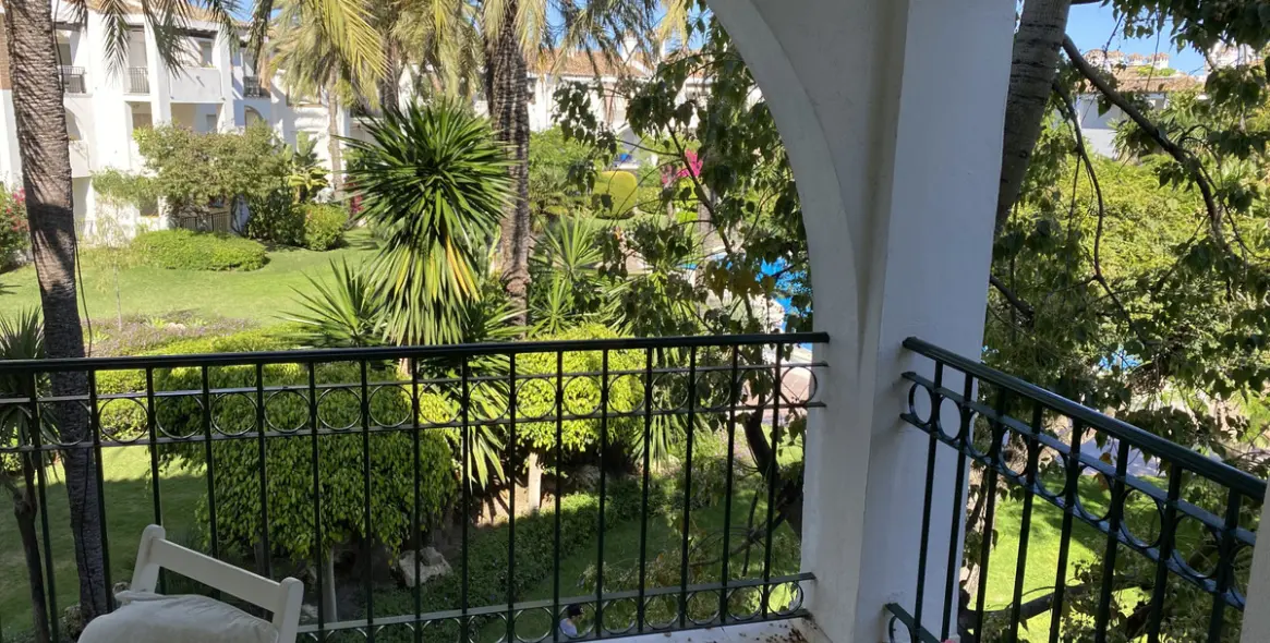 Long-term rent of middle floor apartment in New Golden Mile 9