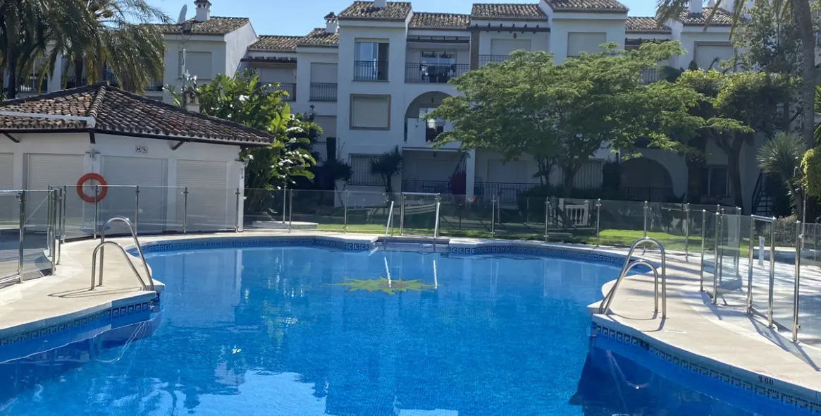 Long-term rent of middle floor apartment in New Golden Mile 16