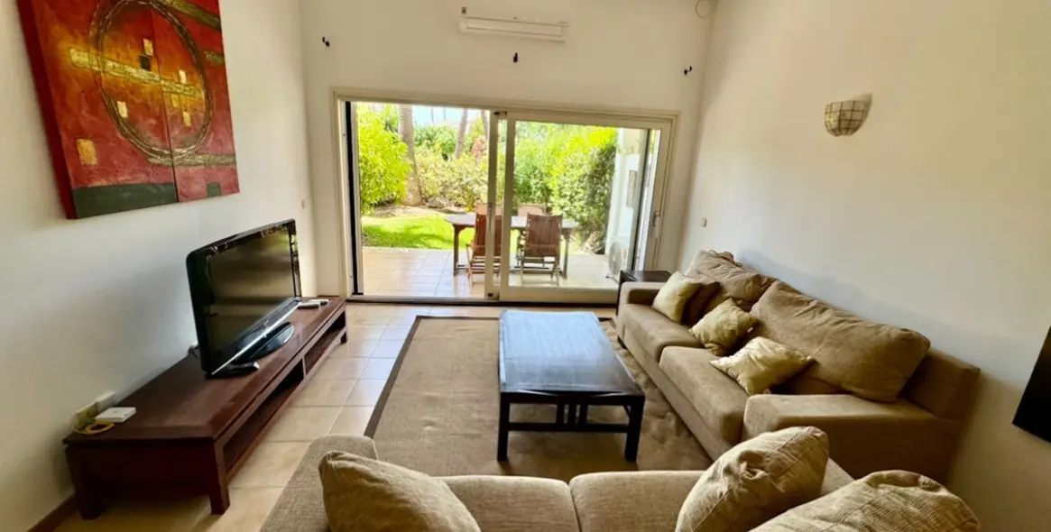 Long-term rent of ground floor apartment in Atalaya 11