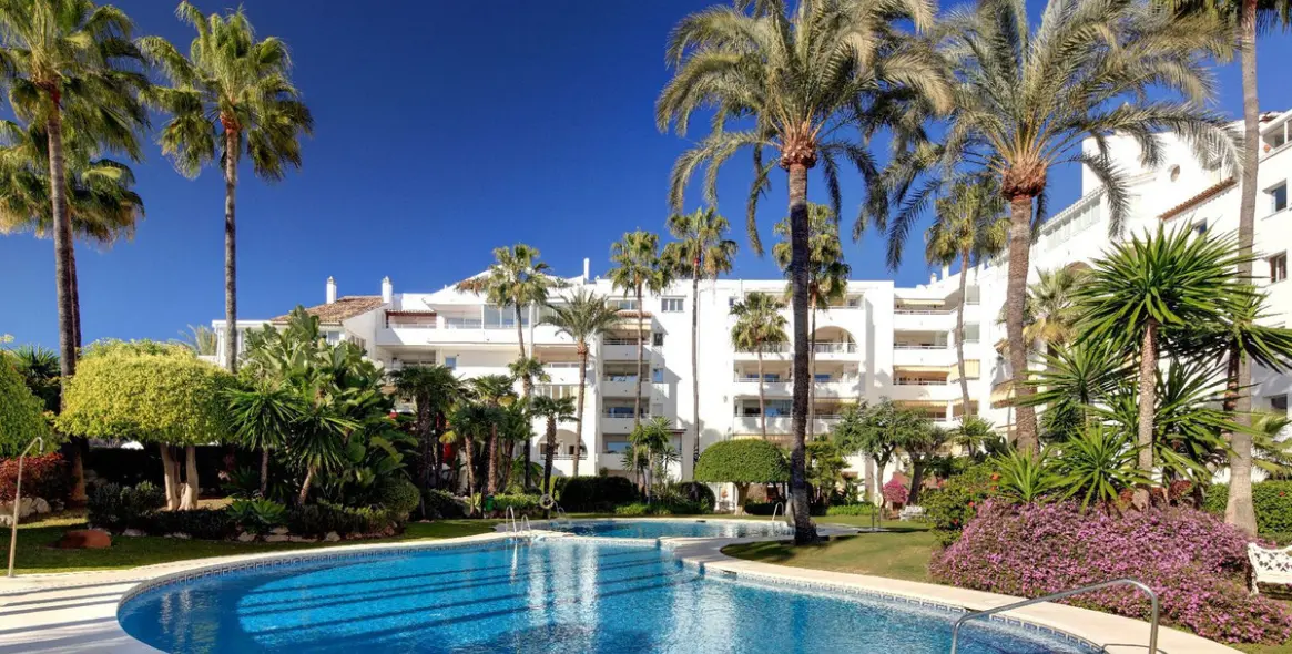 Long-term rent of ground floor apartment in Atalaya 19