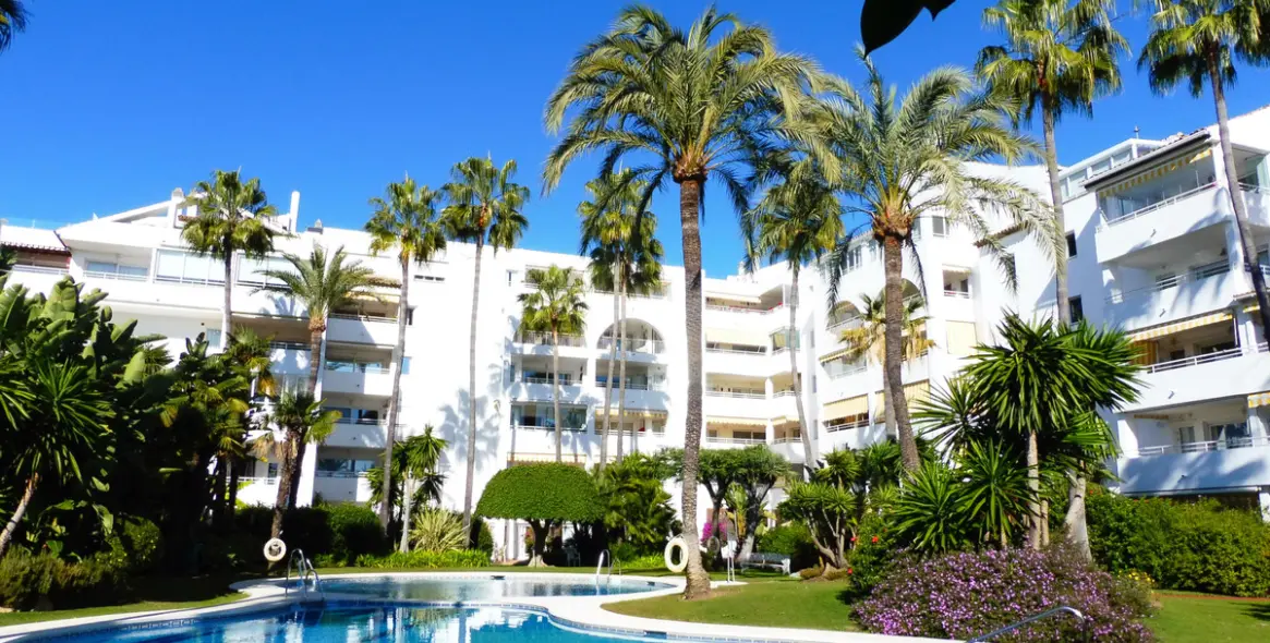 Долгосрочная аренда апартаментов на первом этаже в Marbella (район Marbella) 1