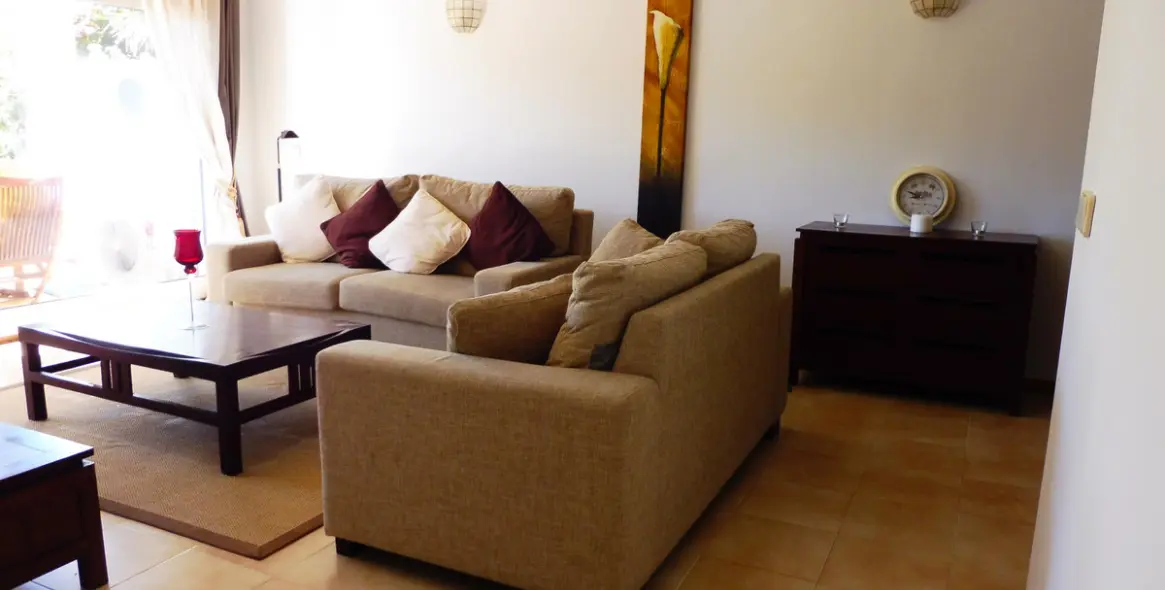 Долгосрочная аренда апартаментов на первом этаже в Marbella (район Marbella) 2