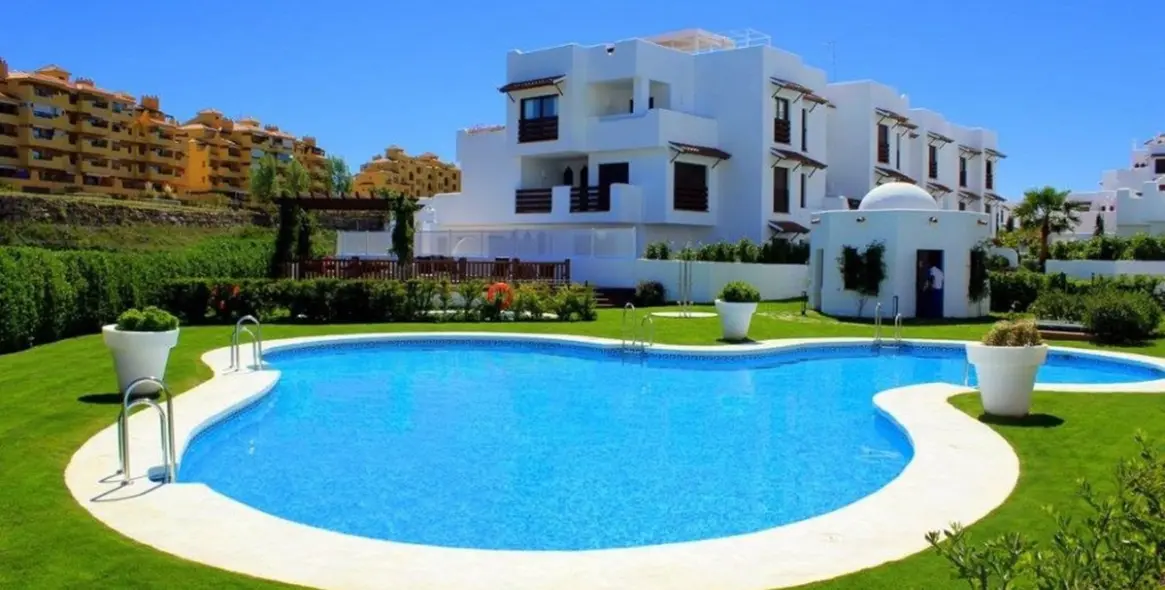 Long-term rent of middle floor apartment in Selwo 2