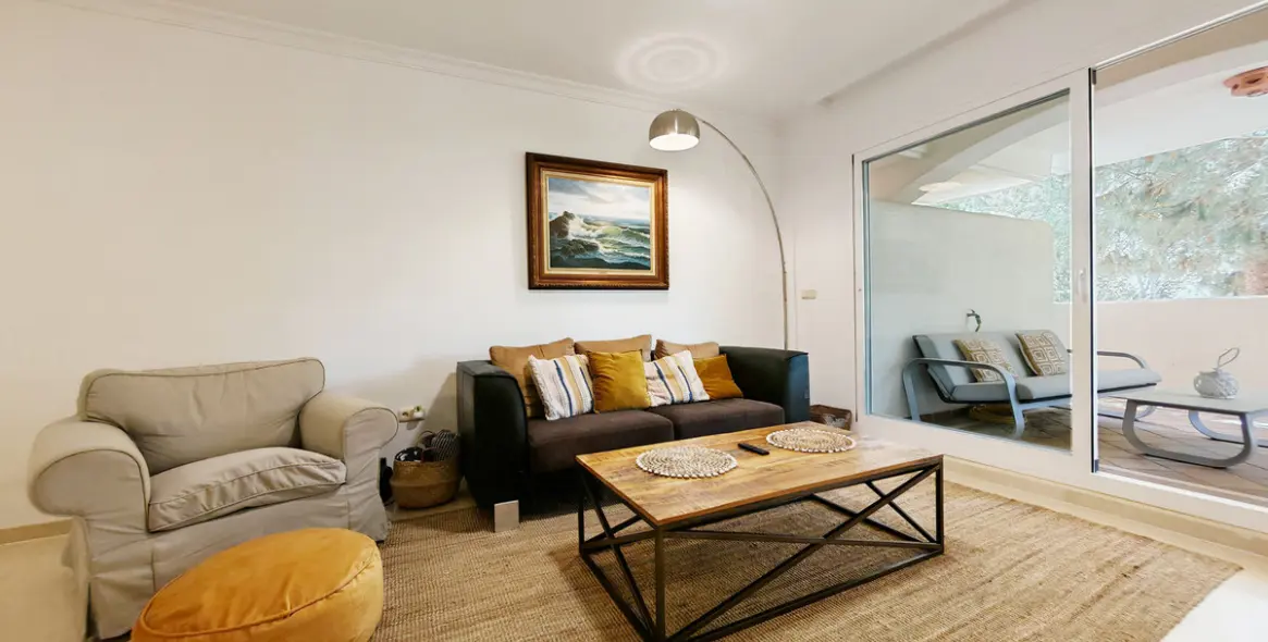 Long-term rent of middle floor apartment in Elviria 1