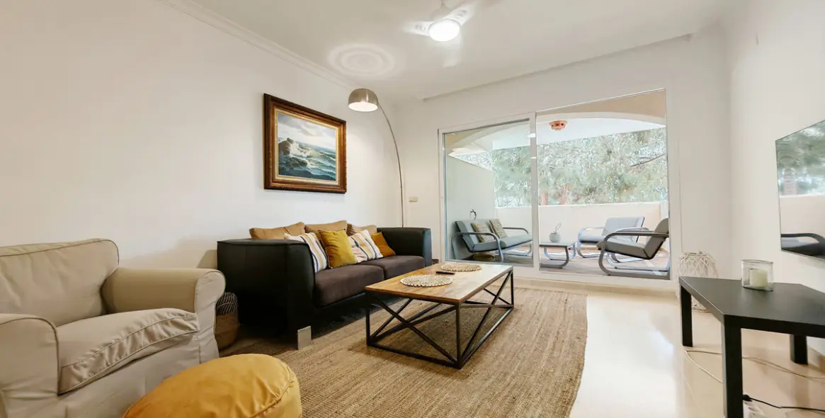 Long-term rent of middle floor apartment in Elviria 2