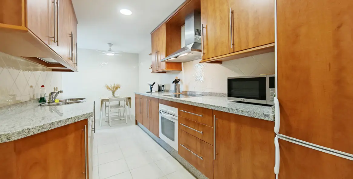 Long-term rent of middle floor apartment in Elviria 6