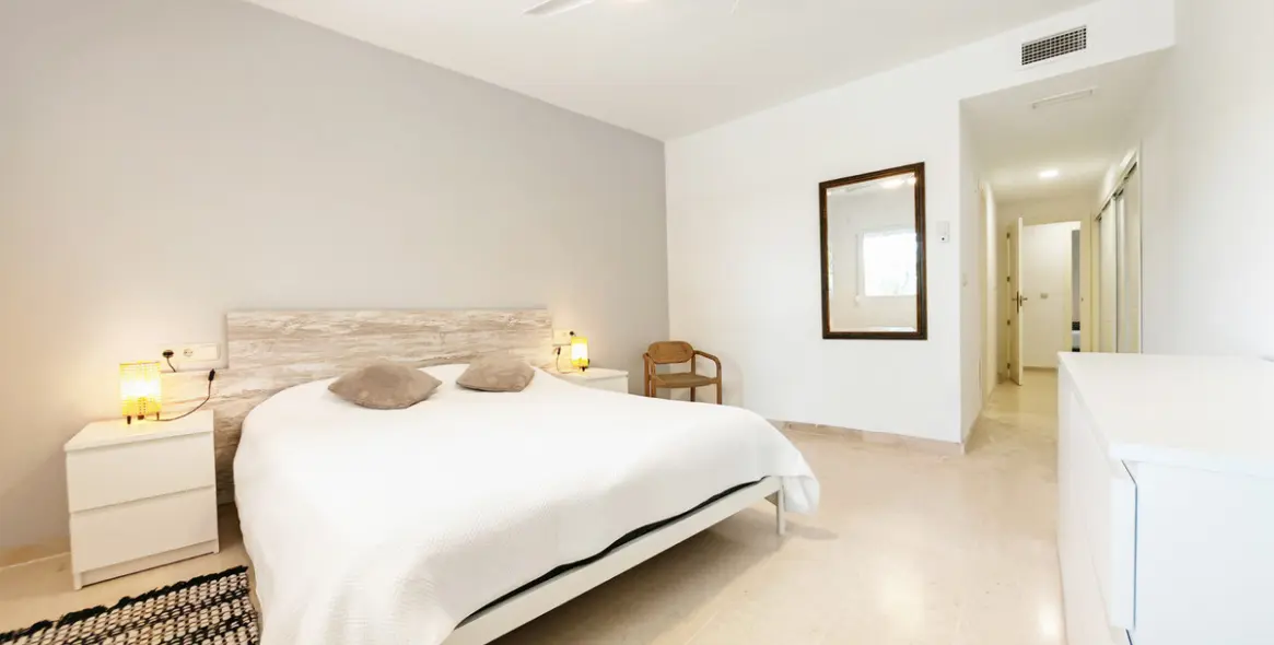 Long-term rent of middle floor apartment in Elviria 7