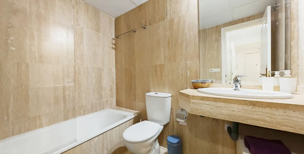 Long-term rent of middle floor apartment in Elviria 9