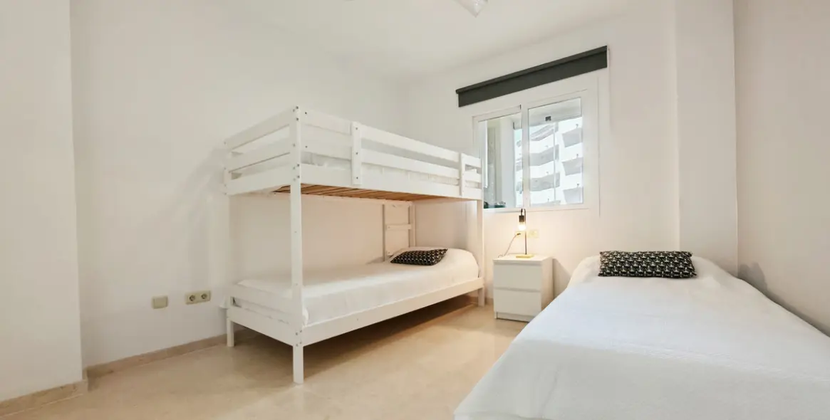 Long-term rent of middle floor apartment in Elviria 10