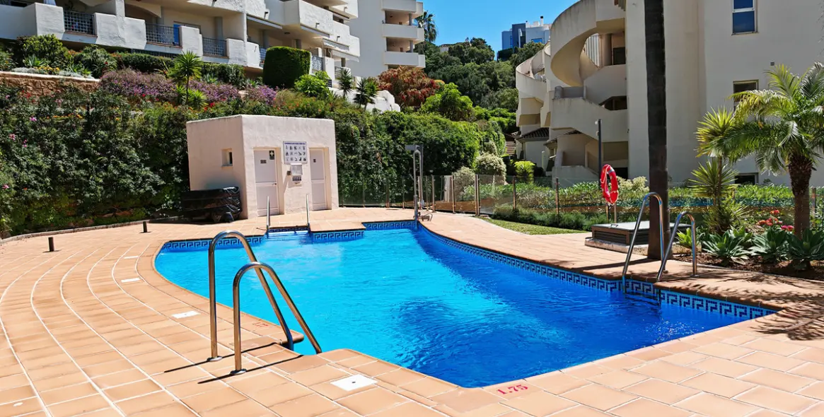 Long-term rent of middle floor apartment in Elviria 19