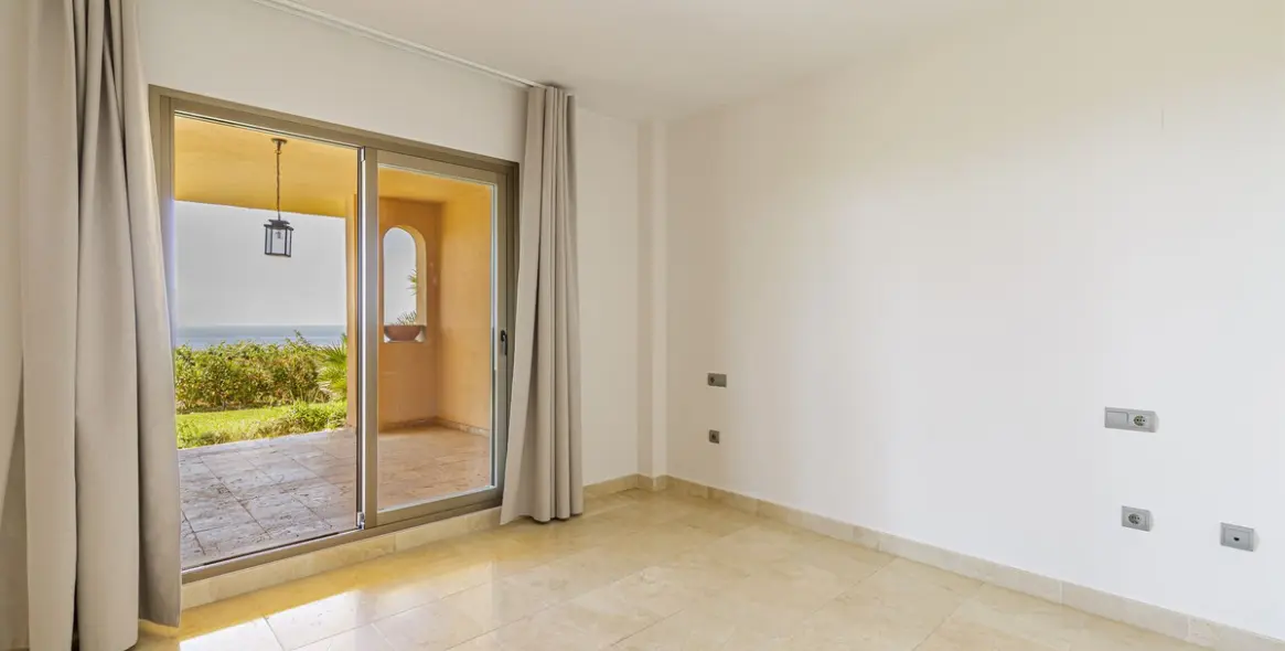 Long-term rent of ground floor apartment in Benahavís 11