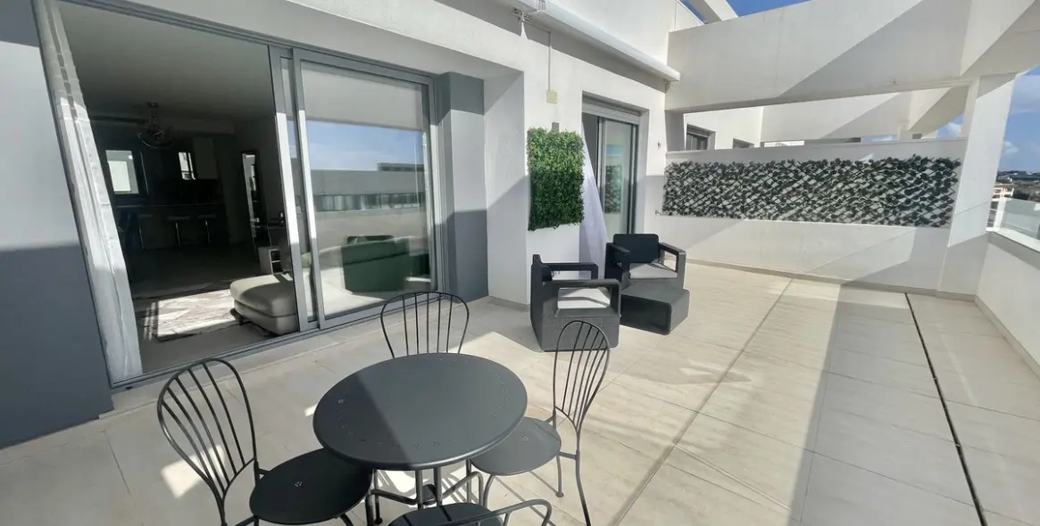 Long-term rent of penthouse in Selwo 8