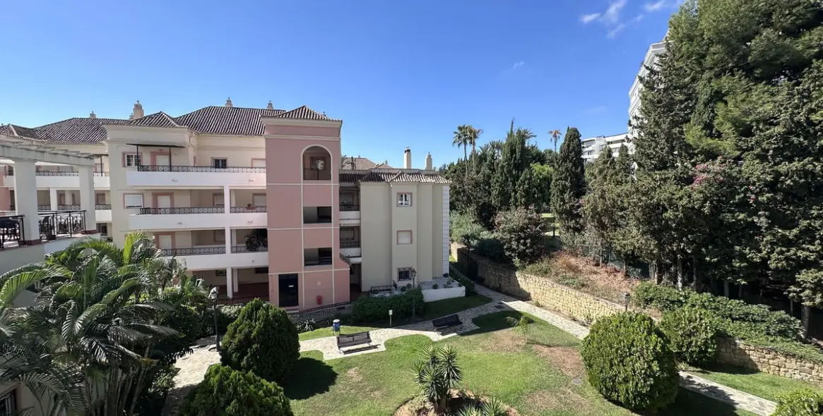 Продажа апартаментов на среднем этаже в Nueva Andalucía 1