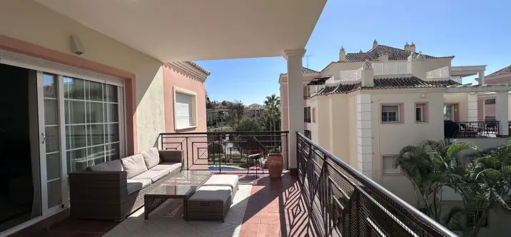 Продажа апартаментов на среднем этаже в Nueva Andalucía 1