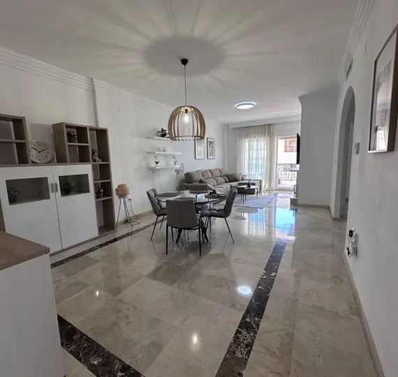 Продажа апартаментов на среднем этаже в Nueva Andalucía