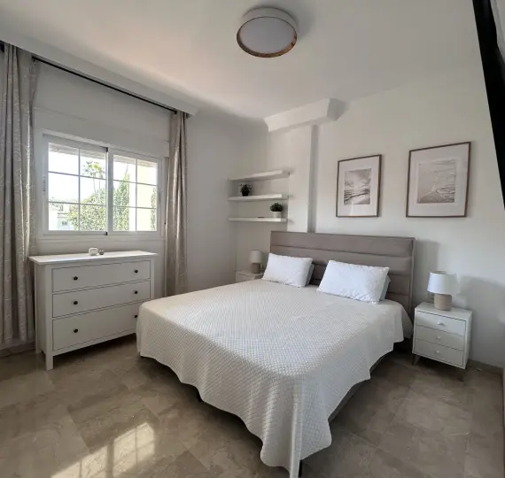 Продажа апартаментов на среднем этаже в Nueva Andalucía