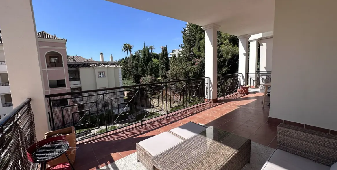 Продажа апартаментов на среднем этаже в Nueva Andalucía 11