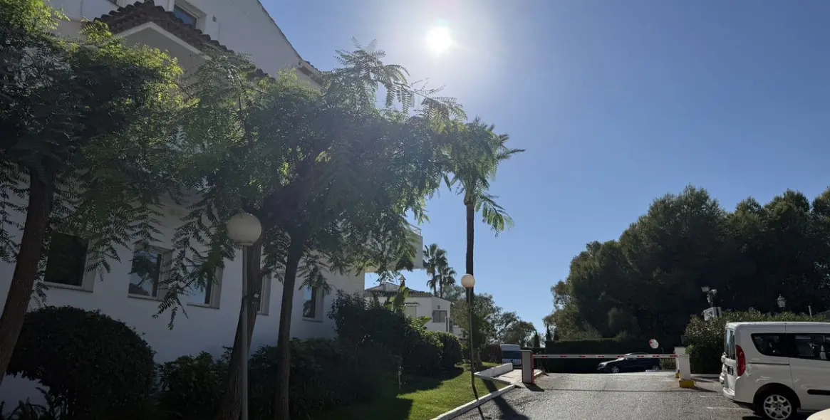 Long-term rent of ground floor apartment in El Paraiso 18