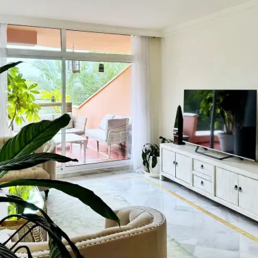 Долгосрочная аренда апартаментов на среднем этаже в Nueva Andalucía